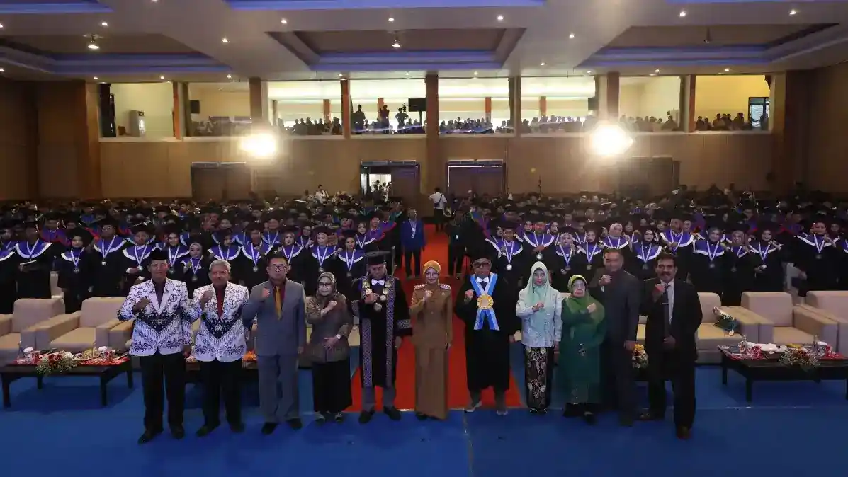 Event Wisuda by Radar Kediri Institute